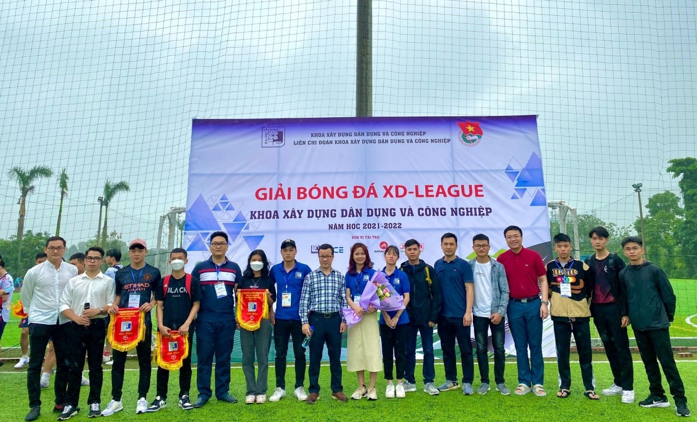 Khai mạc Giải bóng đá sinh viên Khoa Xây dựng DD&CN năm học 2021-2022